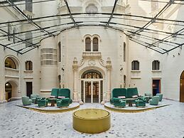W Budapest