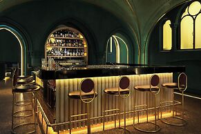 W Budapest