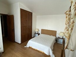 6-bed Cottage Sleeps 12 With Gardens