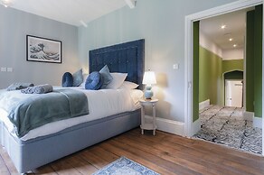 Hill House Country Estate - Princes Gate