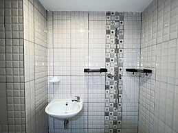 Modern Look Studio At De Prima Apartment