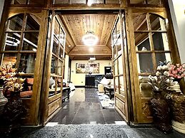Silver Cloud Hotel