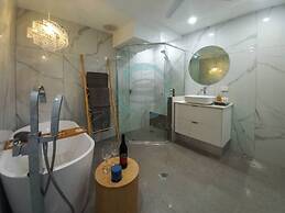ZEN AT ROSEWOOD - 2BR Guesthouse & Pool