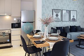 Stunning canal view apartment Yas island