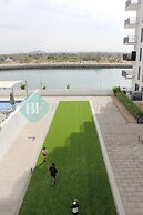 Stunning canal view apartment Yas island
