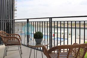 Stunning canal view apartment Yas island