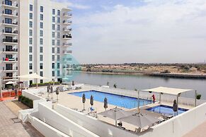Stunning canal view apartment Yas island