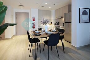 Stunning canal view apartment Yas island