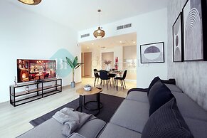 Stunning canal view apartment Yas island