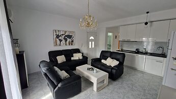 Doukas Aparthotel