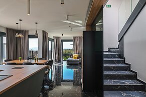 Villa Luna- Private Heated Pool