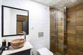 8 Rooms House
