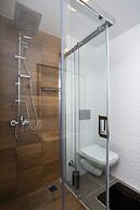8 Rooms House