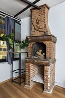 8 Rooms House