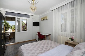 8 Rooms House
