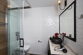 8 Rooms House