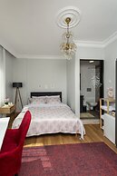 8 Rooms House