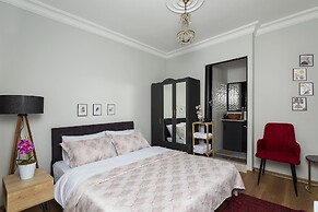 8 Rooms House