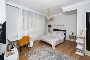 8 Rooms House