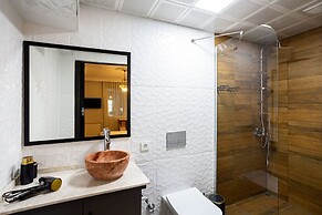 8 Rooms House