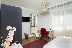 8 Rooms House