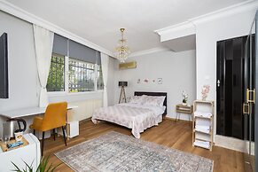 8 Rooms House