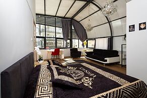 8 Rooms House