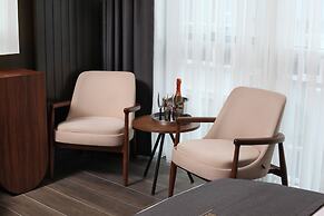 SECOND SUIT OTEL