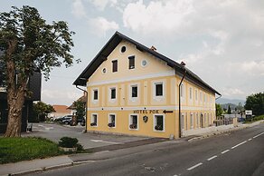 Hotel Pok Garni