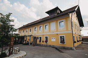 Hotel Pok Garni