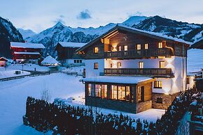 Serviced Luxury Chalet Evi