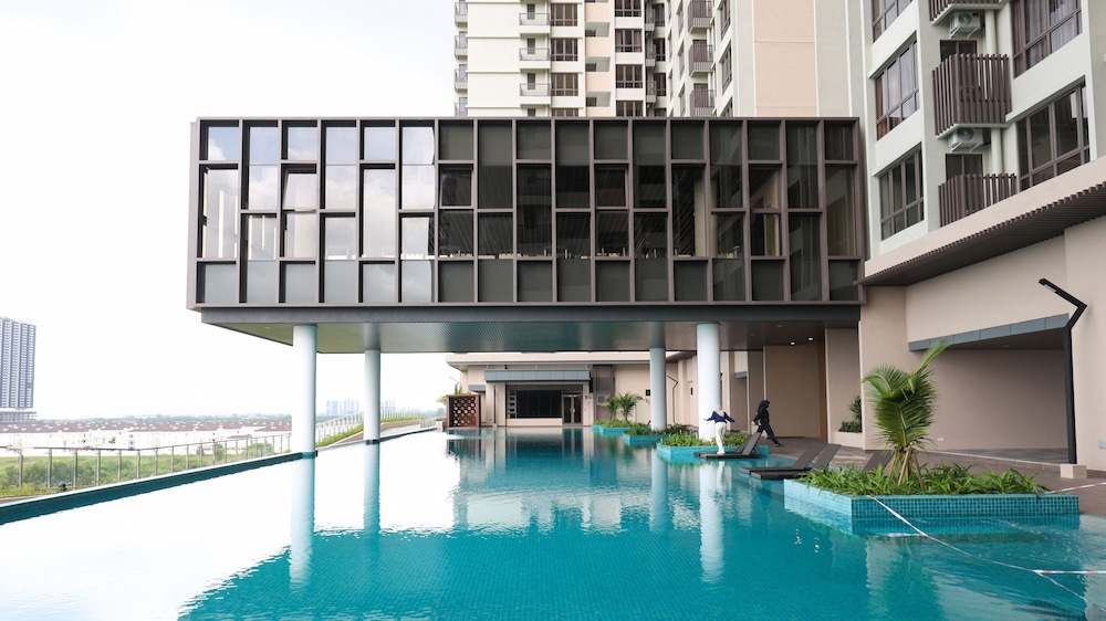 Bali Deluxe Melaka By I Housing
