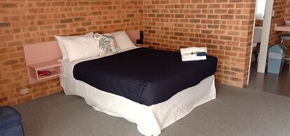 The Lydoun Motel
