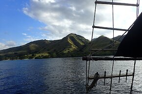 Komodo Pirate Boat - Phinisi Liveaboard