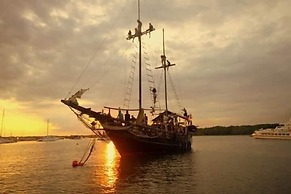 Komodo Pirate Boat - Phinisi Liveaboard