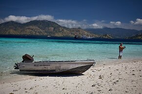 Komodo Pirate Boat - Phinisi Liveaboard