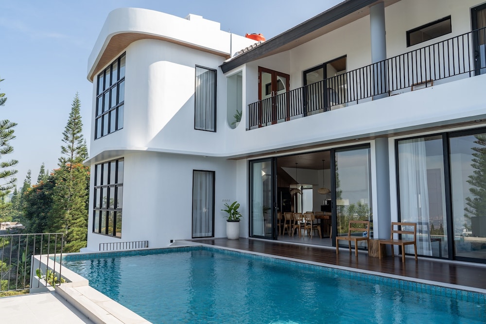 Sunset City View Villa 5 BR with a Private Heated Pool