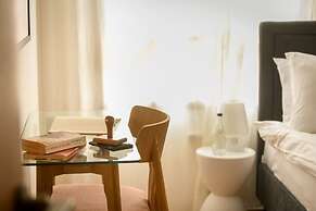 MAMAD - Pet-friendly 2BR Apt & Kitchen