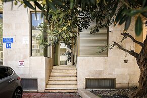 MAMAD - Pet-friendly 2BR Apt & Kitchen