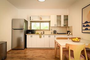MAMAD - Pet-friendly 2BR Apt & Kitchen