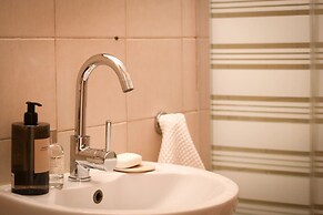 MAMAD - Pet-friendly 2BR Apt & Kitchen