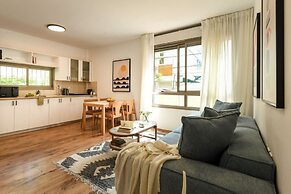 MAMAD - Pet-friendly 2BR Apt & Kitchen