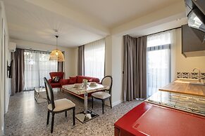Wolf Suites