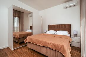 Uphill Glavanovic Pool Villa
