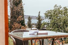Uphill Glavanovic Pool Villa