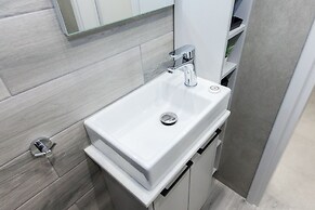 Modern Newly Built Studio near Hilton