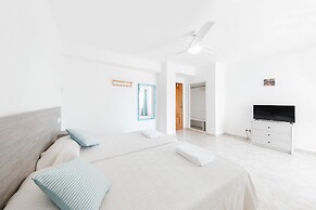 Hostal Cala Llombards
