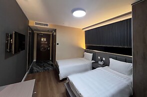 Hennessy Hotel