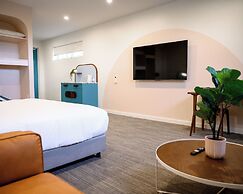 Peninsula Hotel Motel