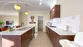 Spacious 7BRM 5-bathroom Rental House